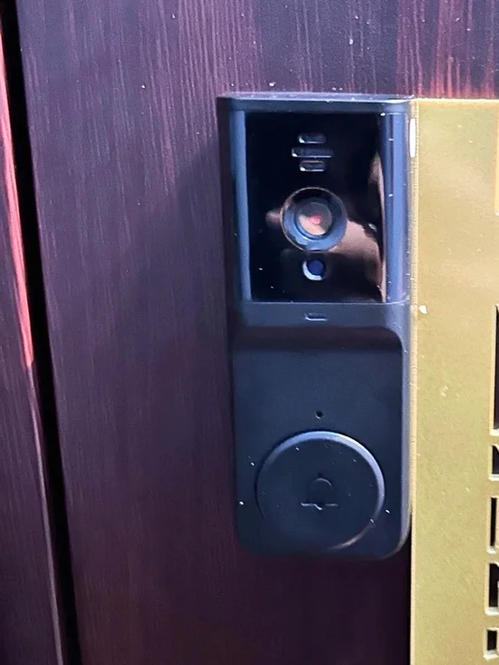 DoorView Pro instalada à porta de apartamento em Lisboa